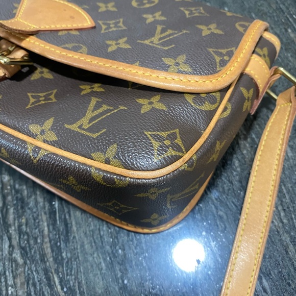 Louis Vuitton sologne purse - Picture 8 of 16